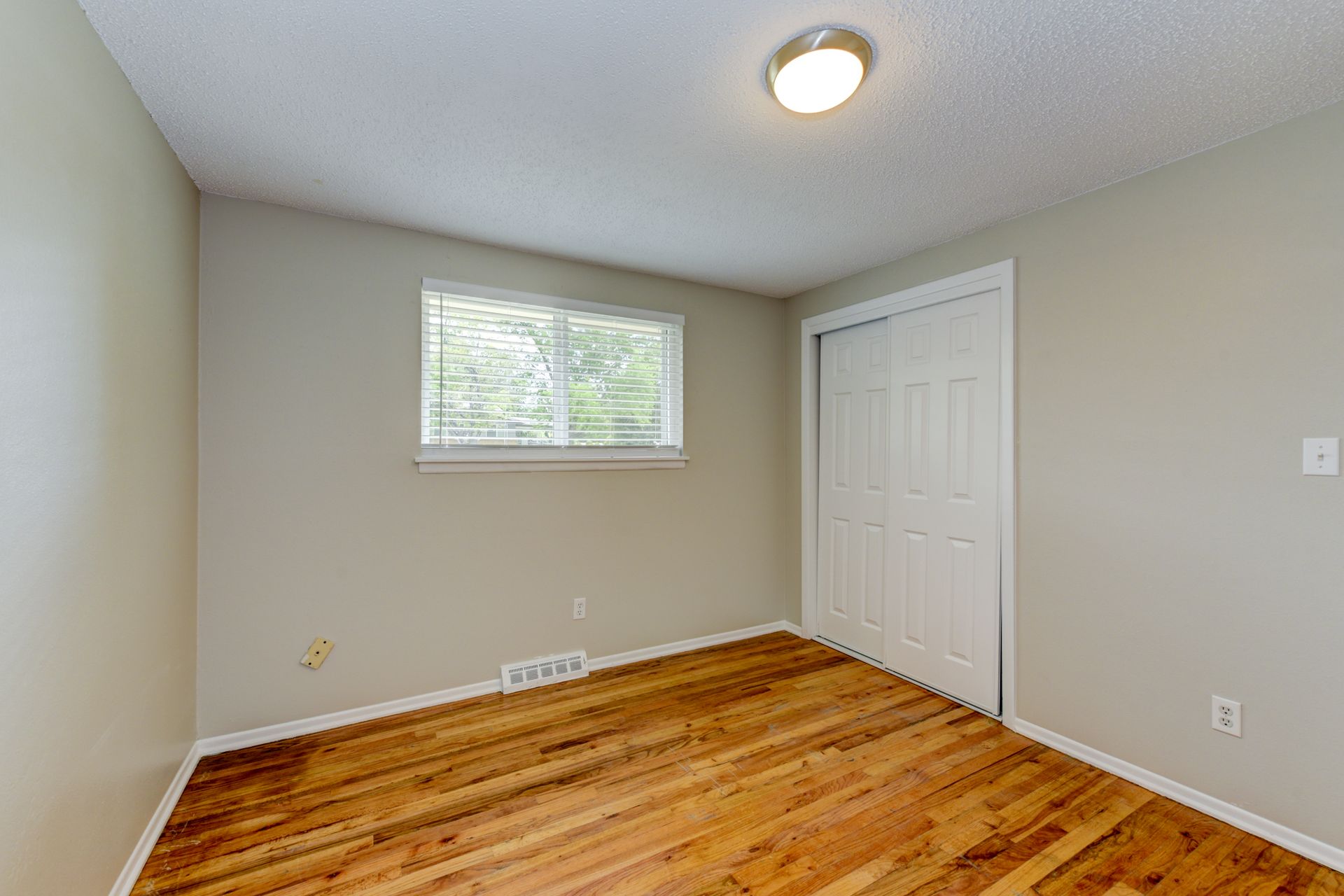 1617-1619 Lashley St. 11 of 12