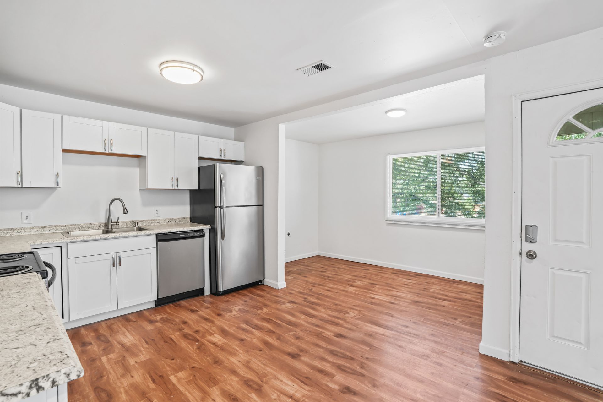 Stunning Top-Floor 3-Bedroom Longmont Residence with Bright Sun-Drenched Rooms 4 of 12