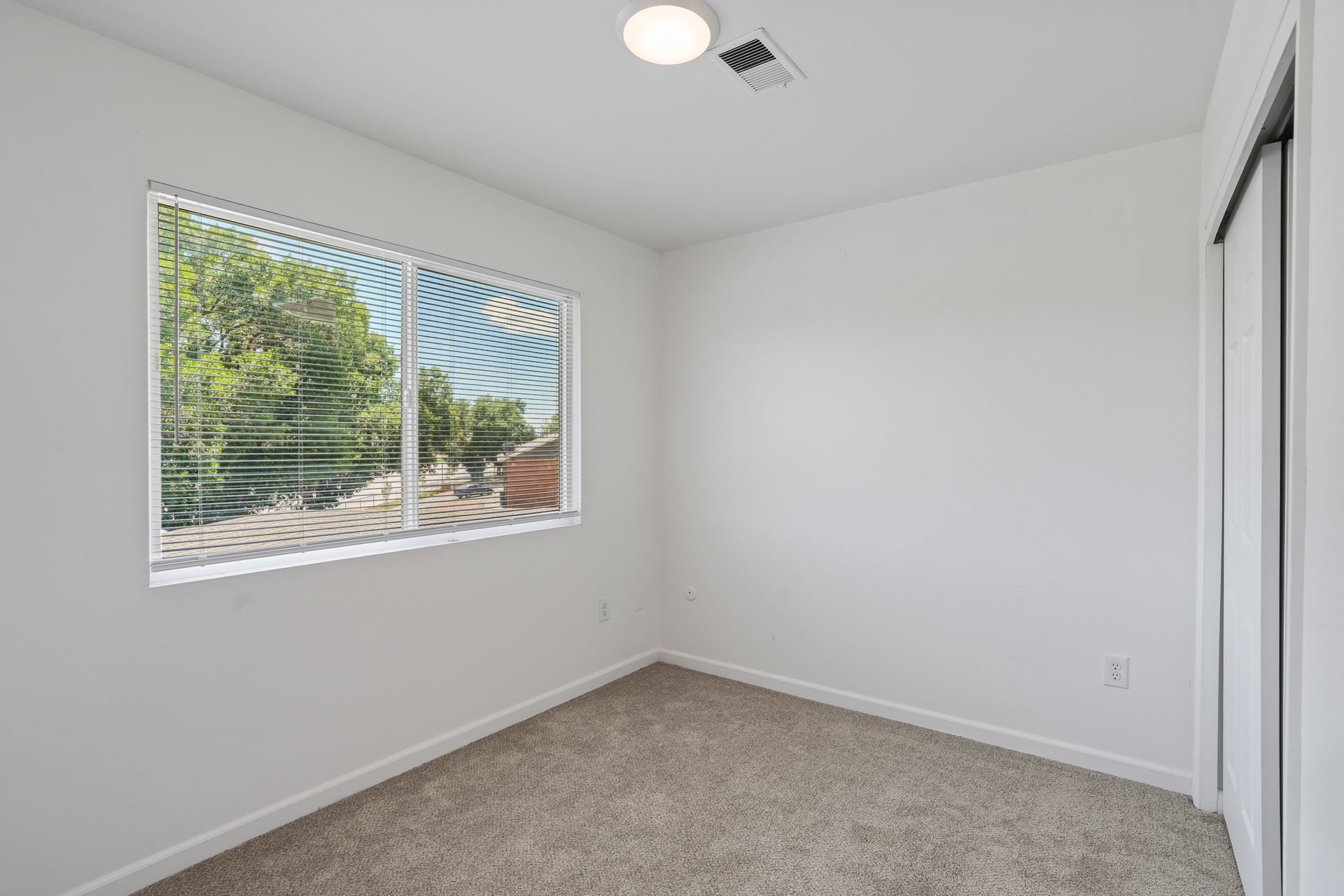 Stunning Top-Floor 3-Bedroom Longmont Residence with Bright Sun-Drenched Rooms 5 of 12