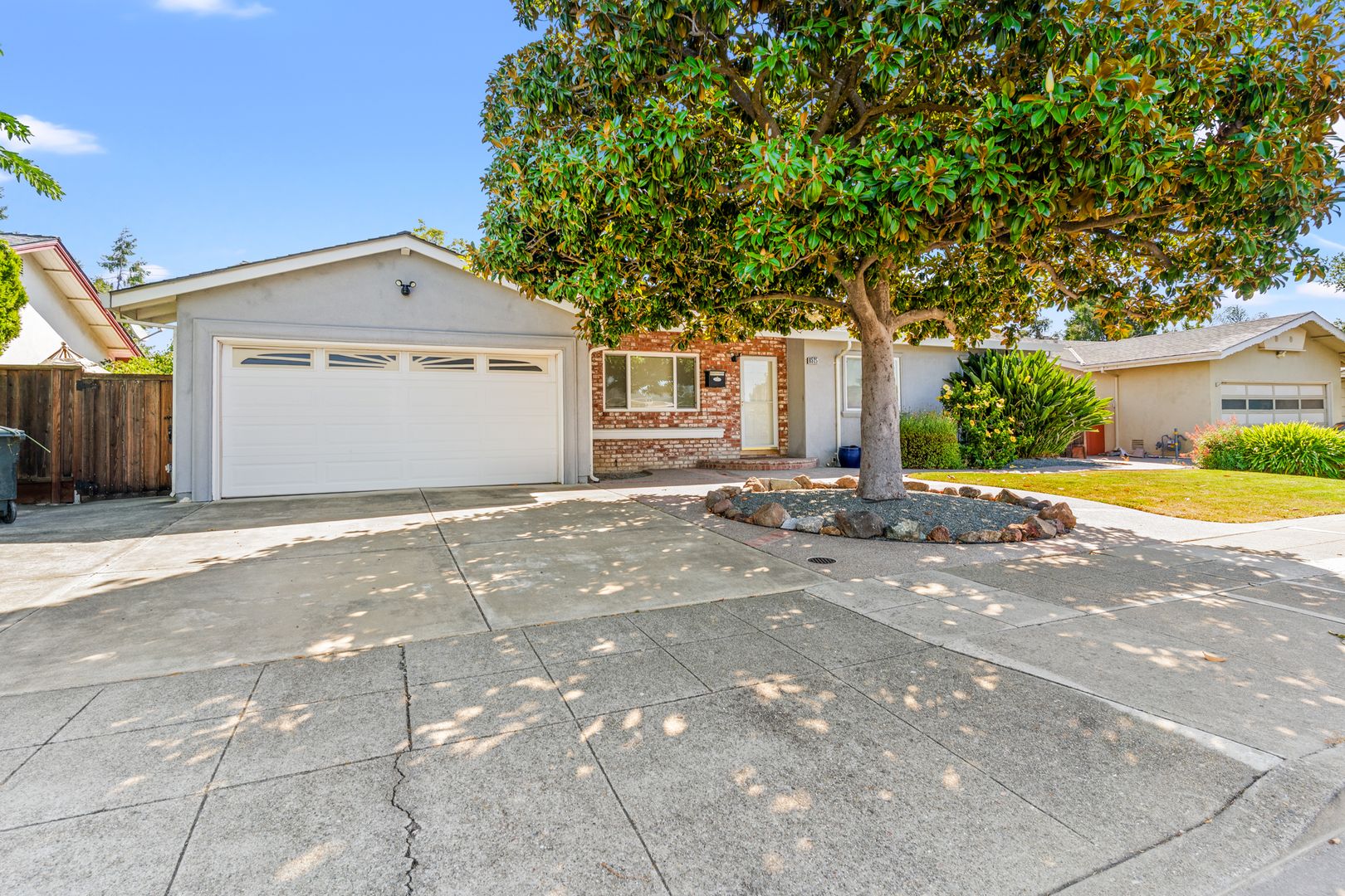 Dublin House: 8525 Bandon Dr