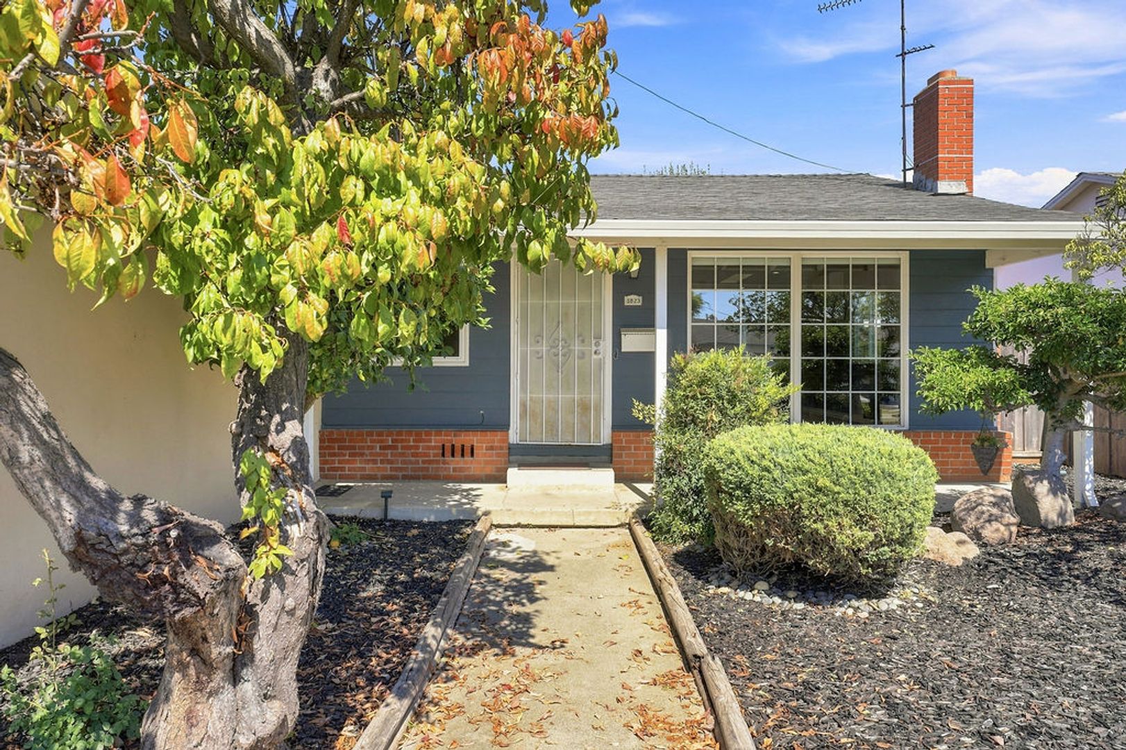 San Leandro House: 1823 Lawndale Ave