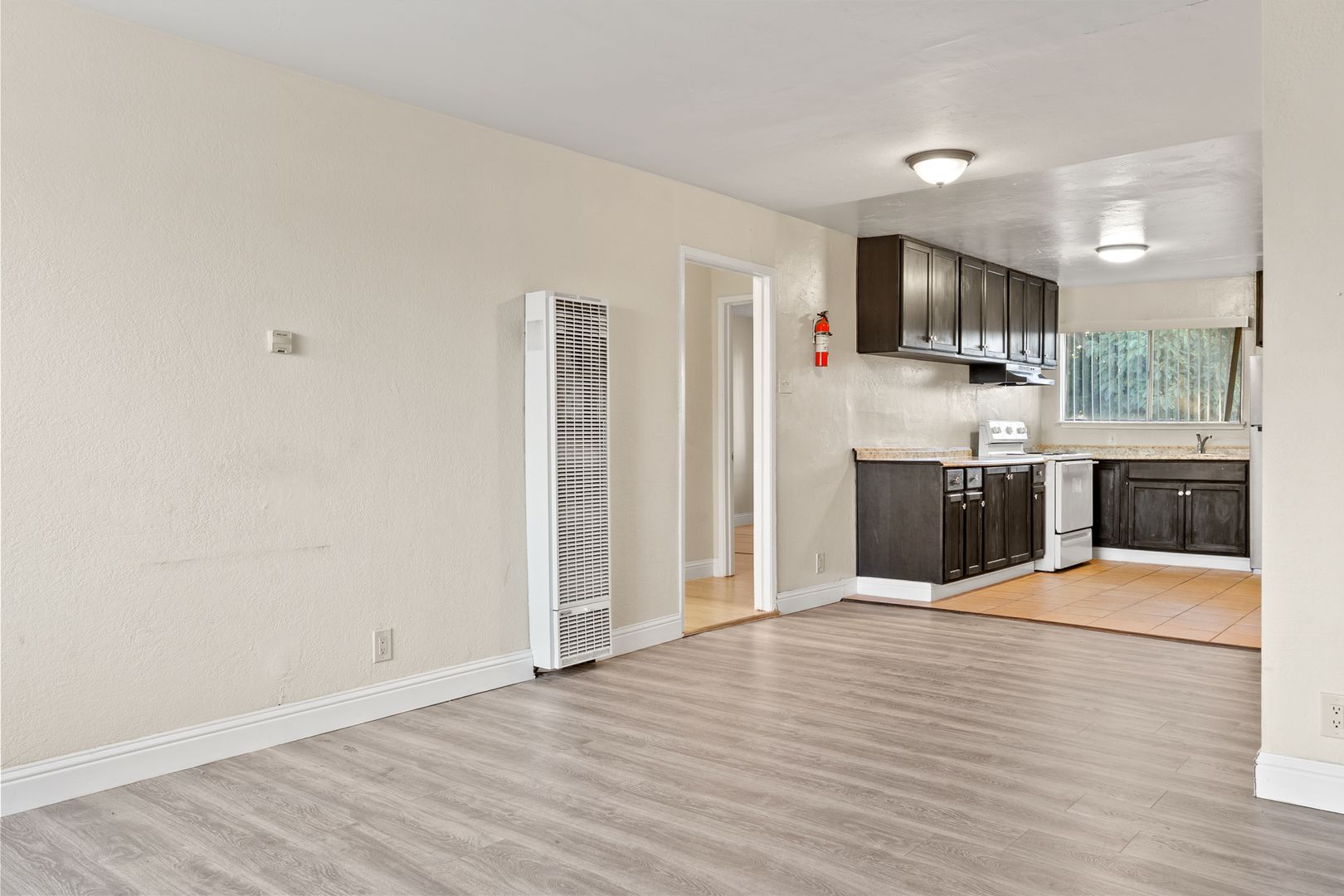Oakland Apartment: 9612 - E St - 03