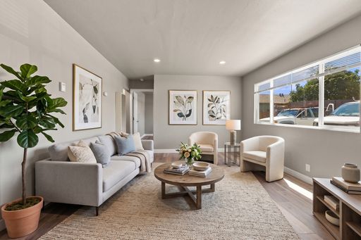 821 Blossom Way, Unit 4