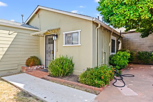 19546 Santa Maria Ave