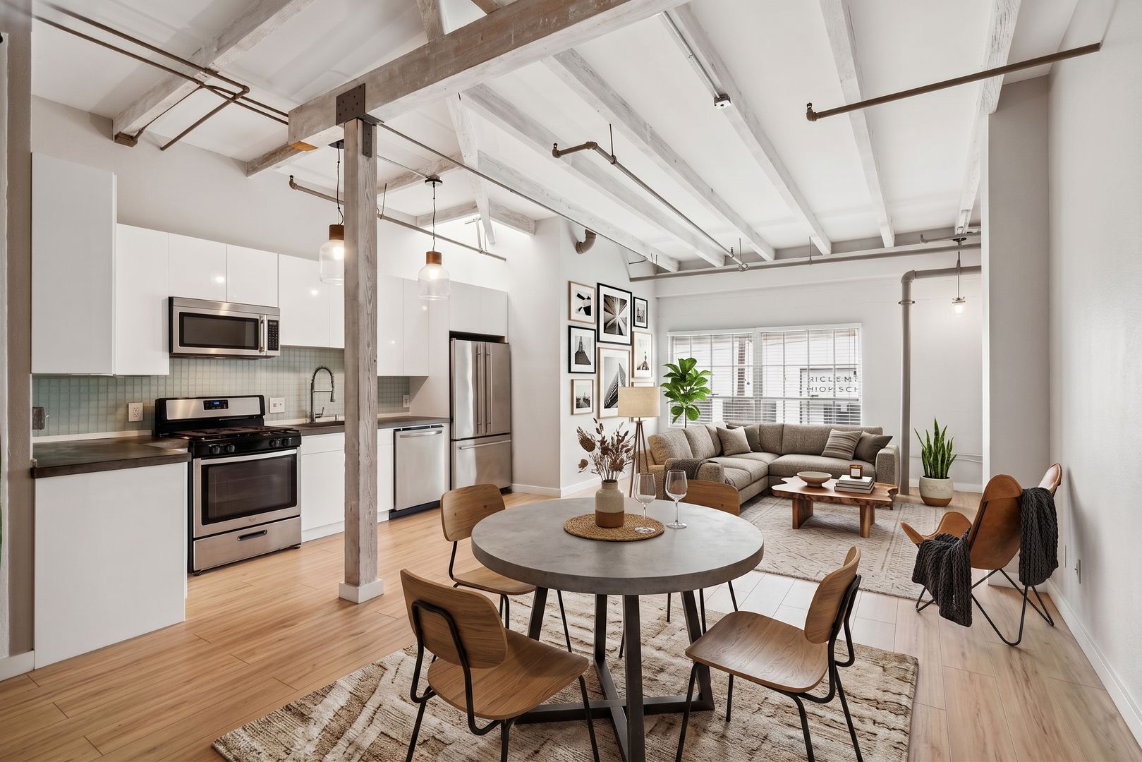 Oakland House: 958 28th St