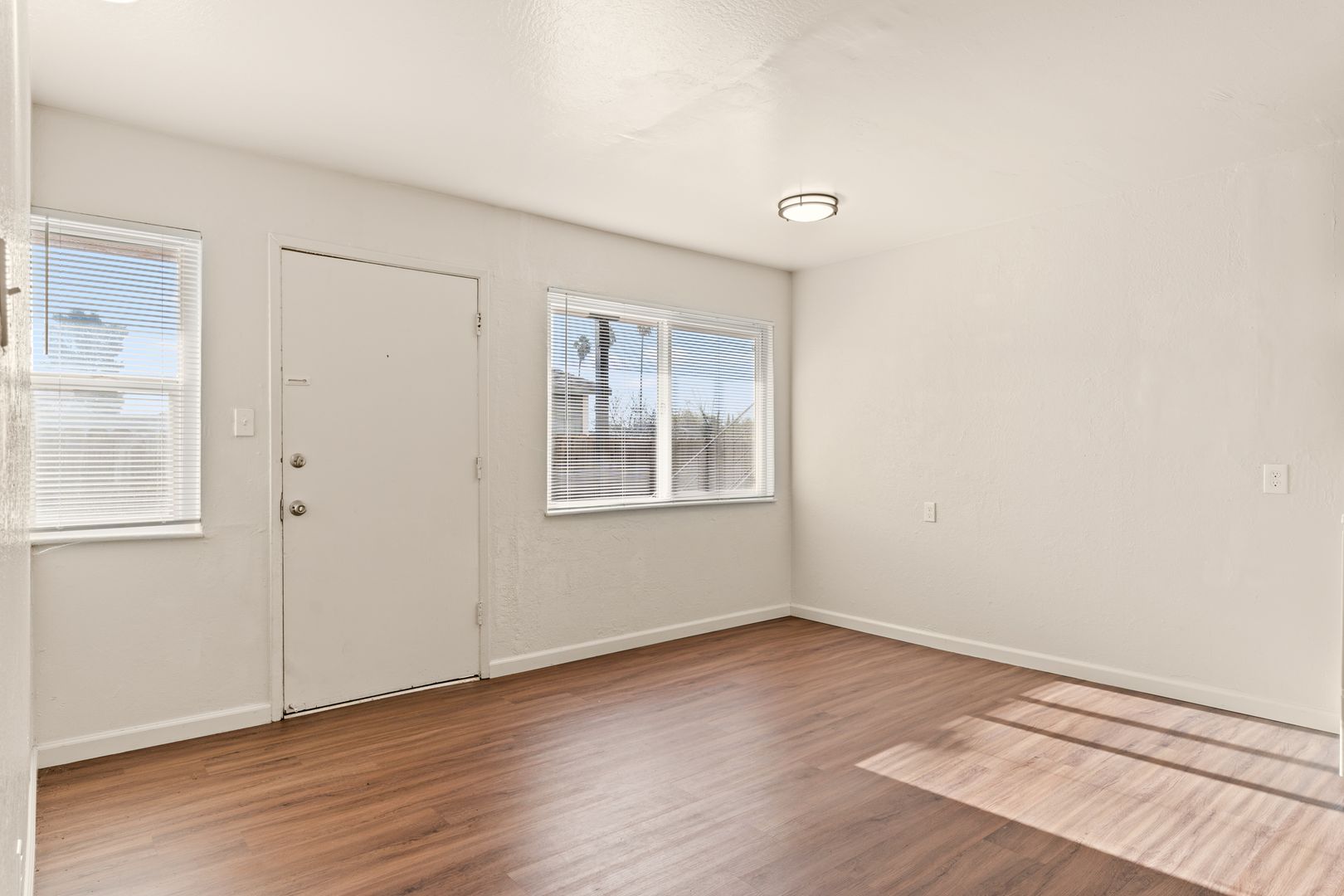 Oakland Apartment: 9635 Plymouth St - 02