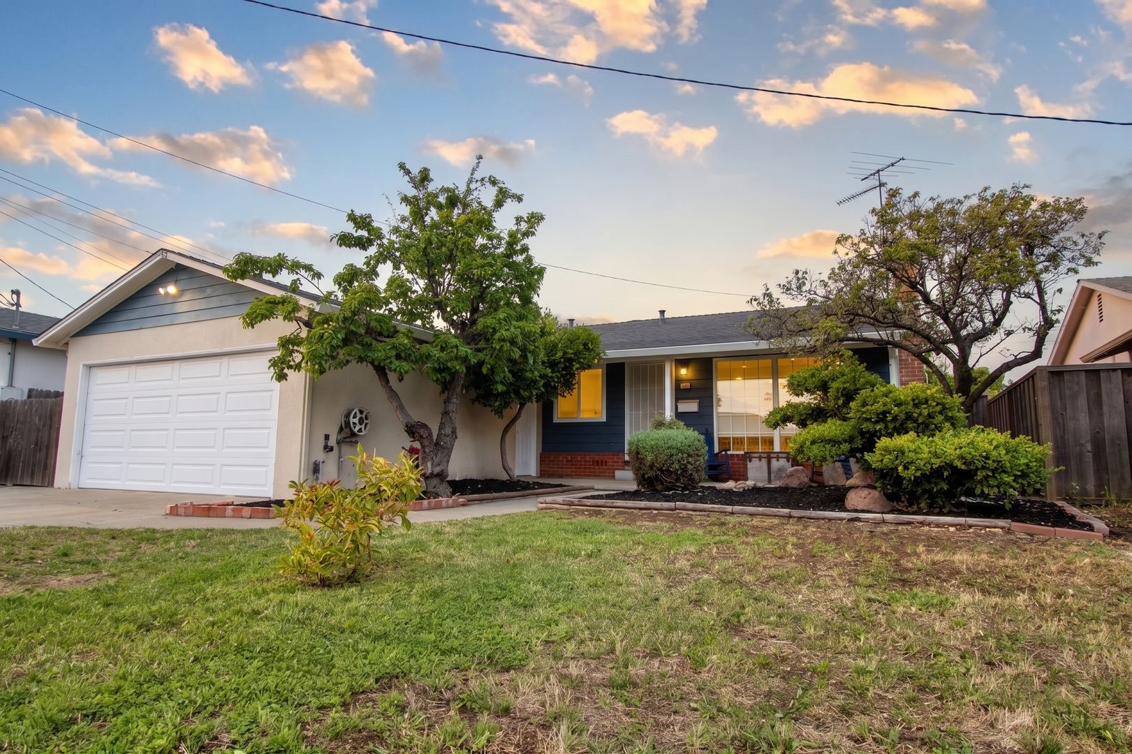 San Leandro House: 1823 Lawndale Ave