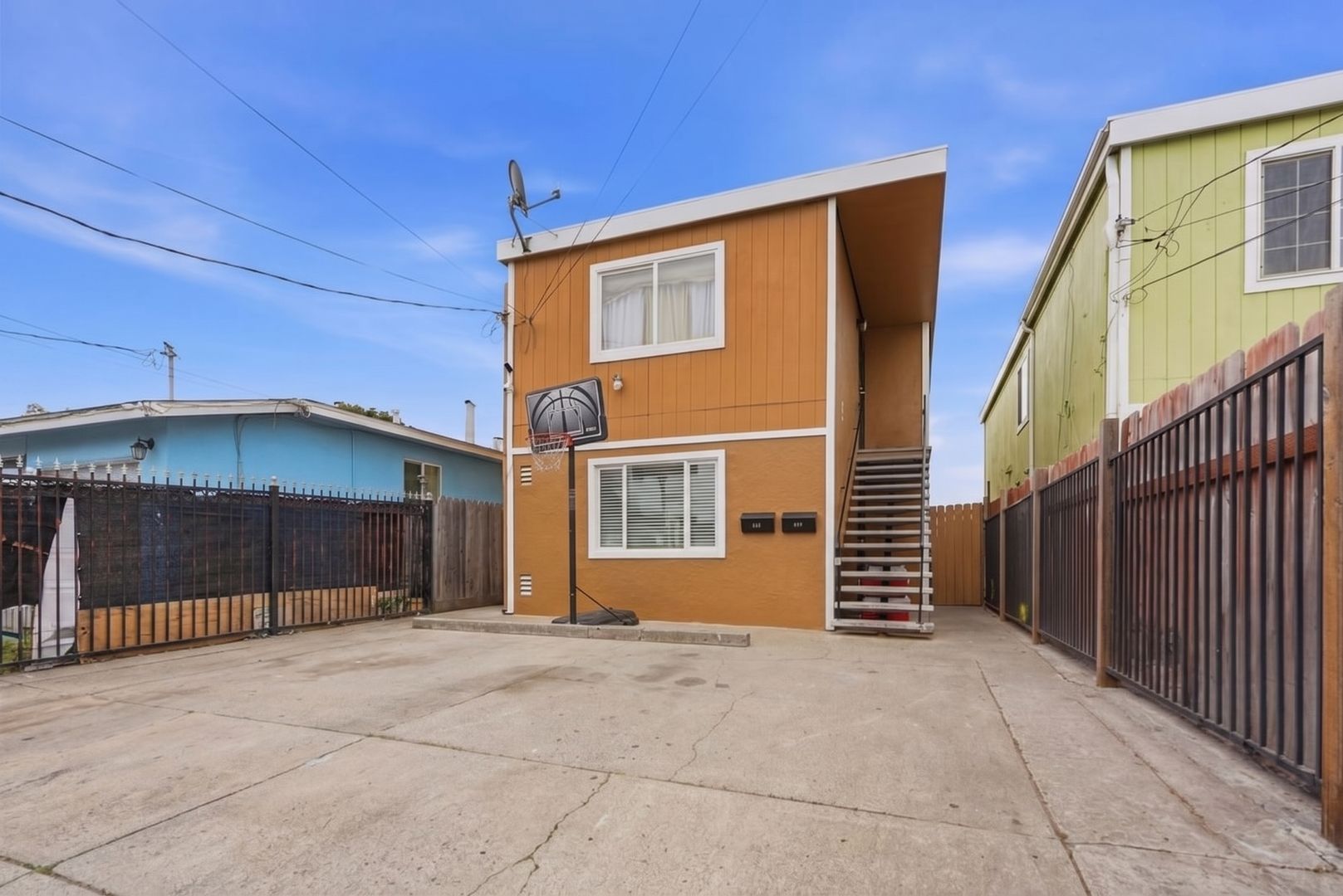Oakland Apartment: 642 Douglas Ave