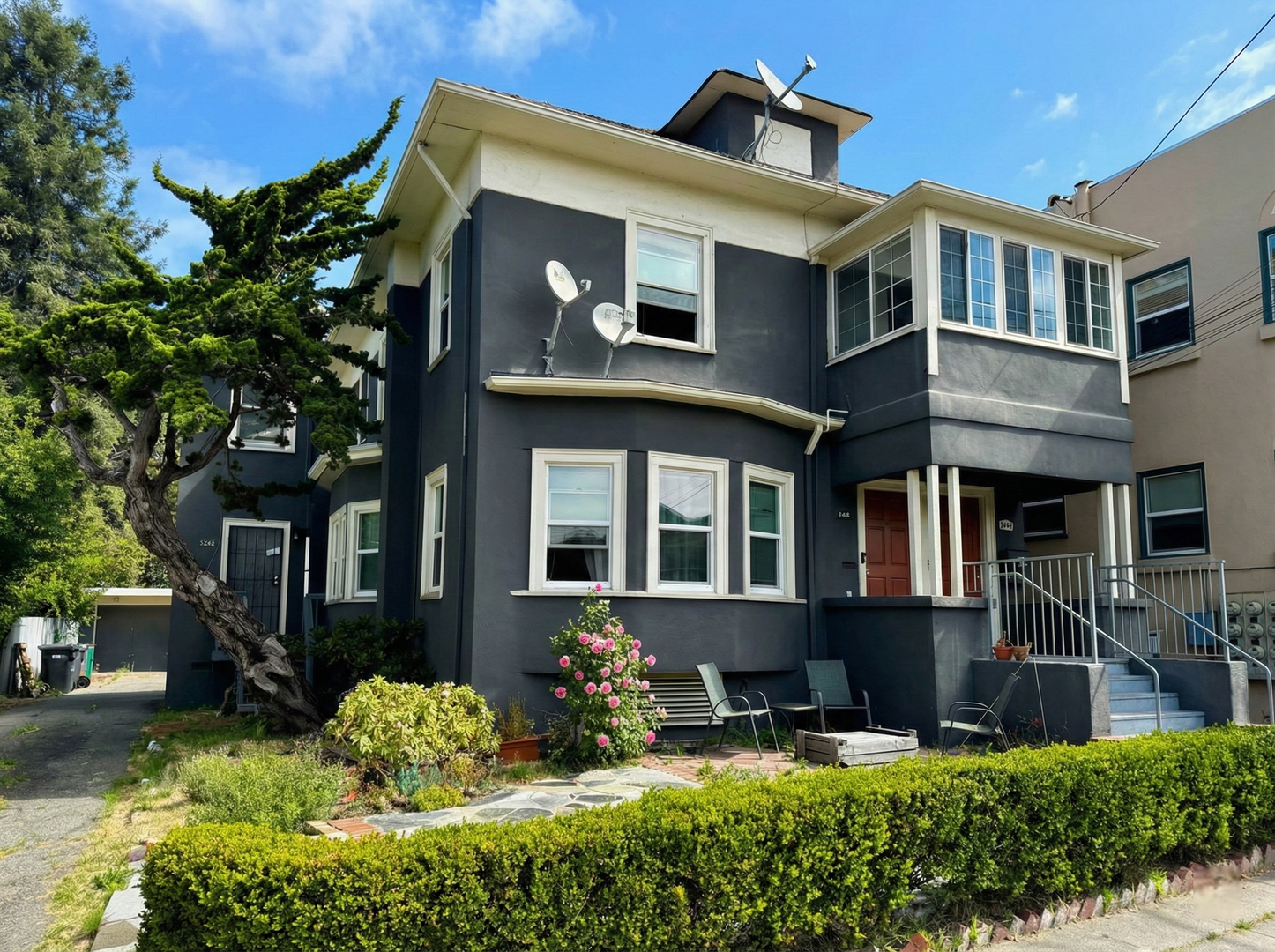 Oakland Apartment: 740 Alcatraz Ave