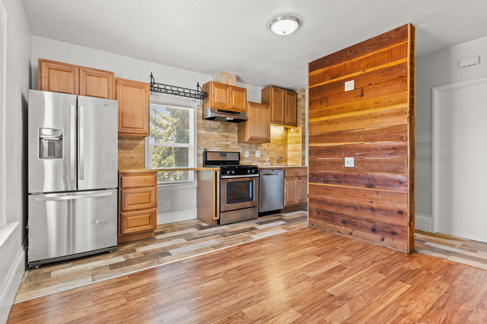 Oakland Apartment: 740 Alcatraz Ave