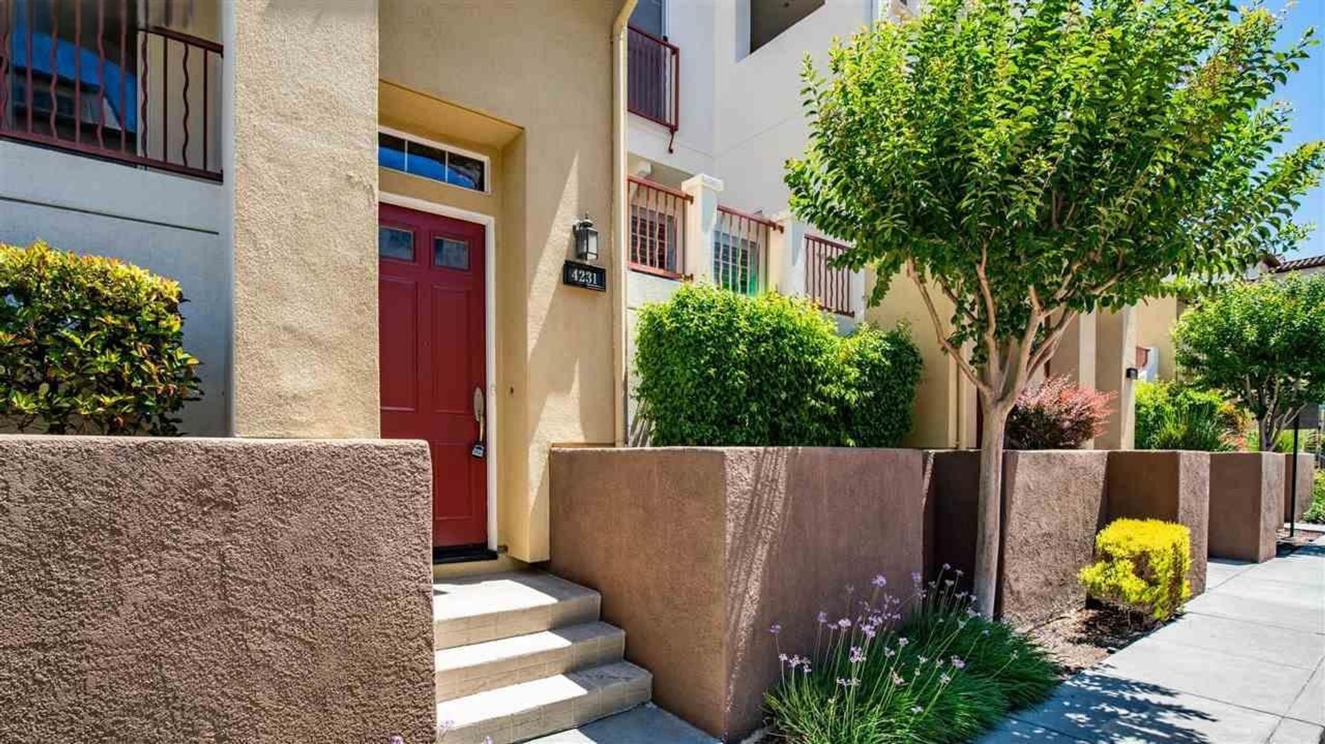 Dublin House: 4231 Clarinbridge Circle