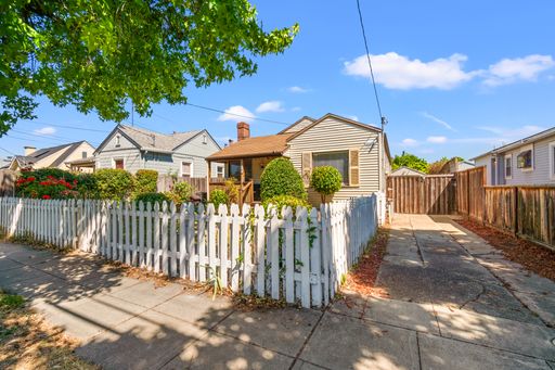 Charming Oakland Oasis with Detached Workshop & Ample Storage - Bordering San Leandro! – photo 1