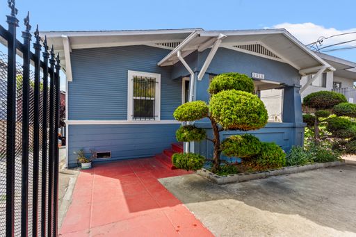 All Utilties Included! Beautiful Craftsman 3BD Home in Oakland – photo 1