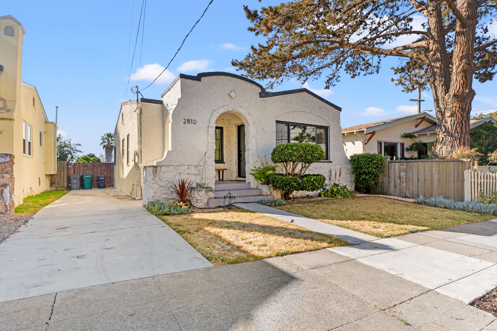 oakland House: 2810 55th ave