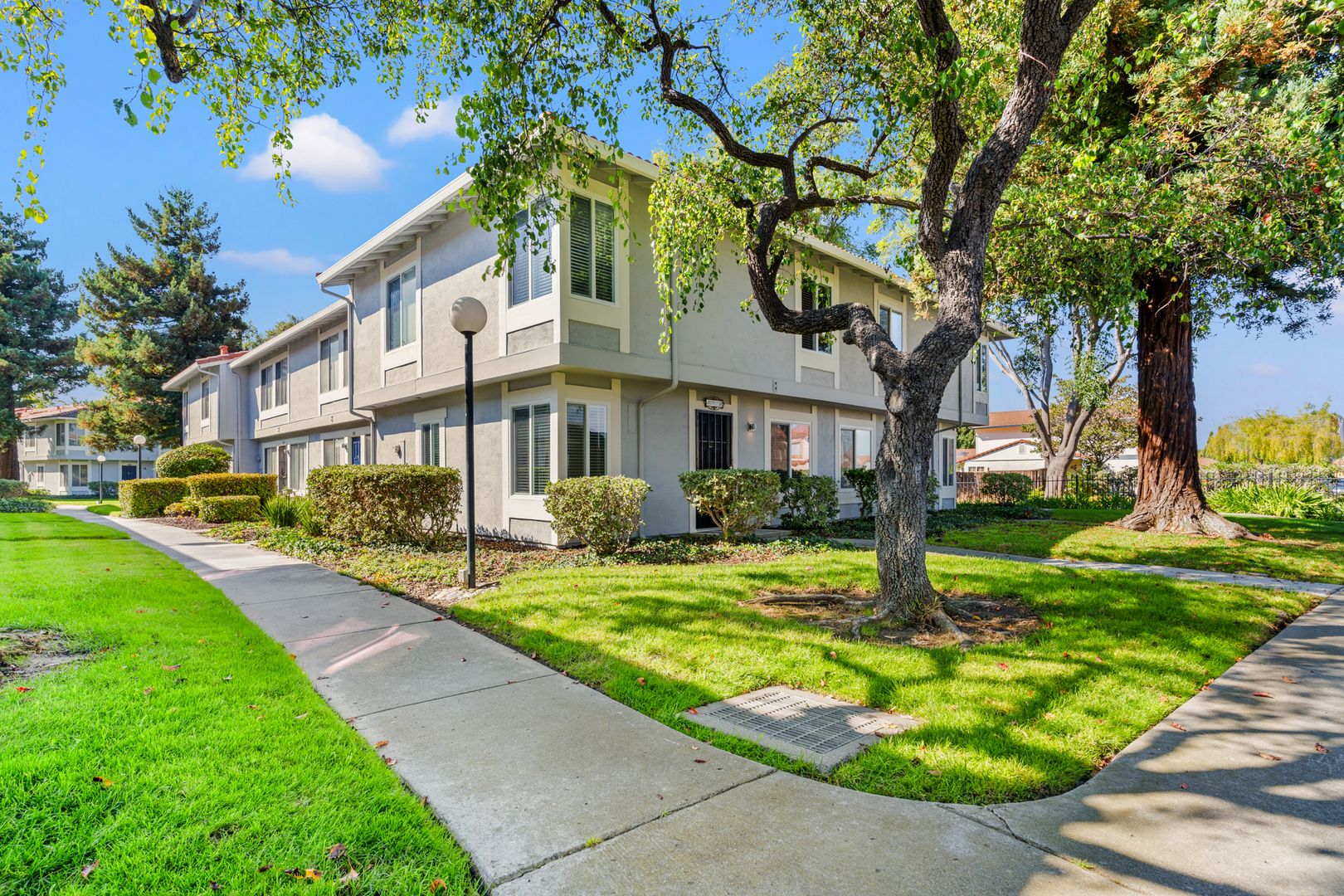 Union City Condo: 4910 Lowry Rd,