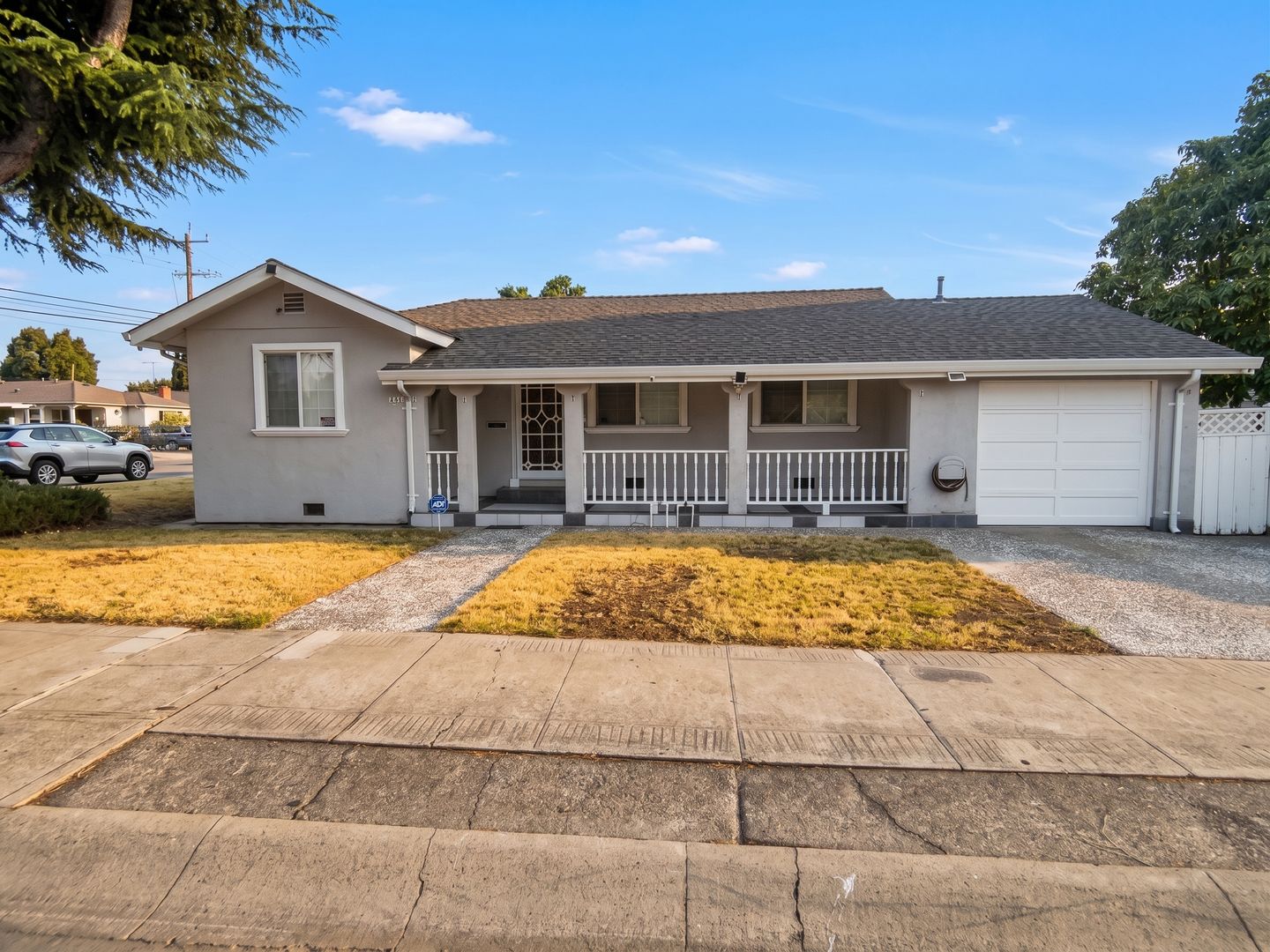 San Leandro House: 14700 Pansy St