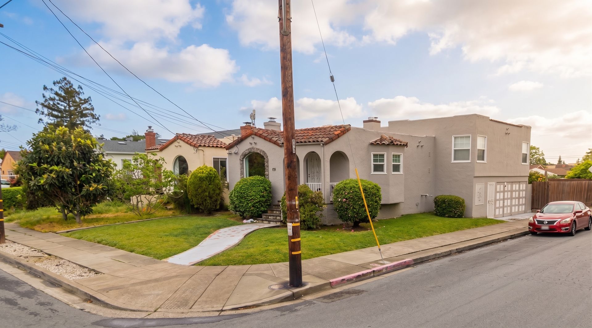San Leandro House: 505 Lewis Ave