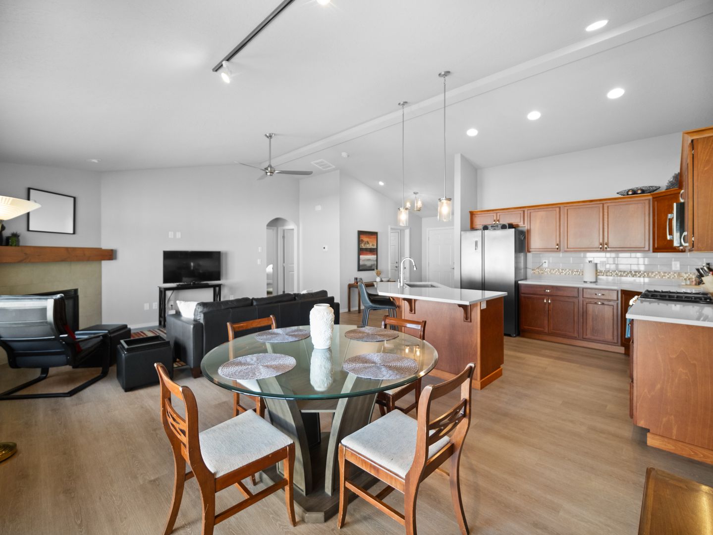 14611 E 31st Avenue 13 of 53