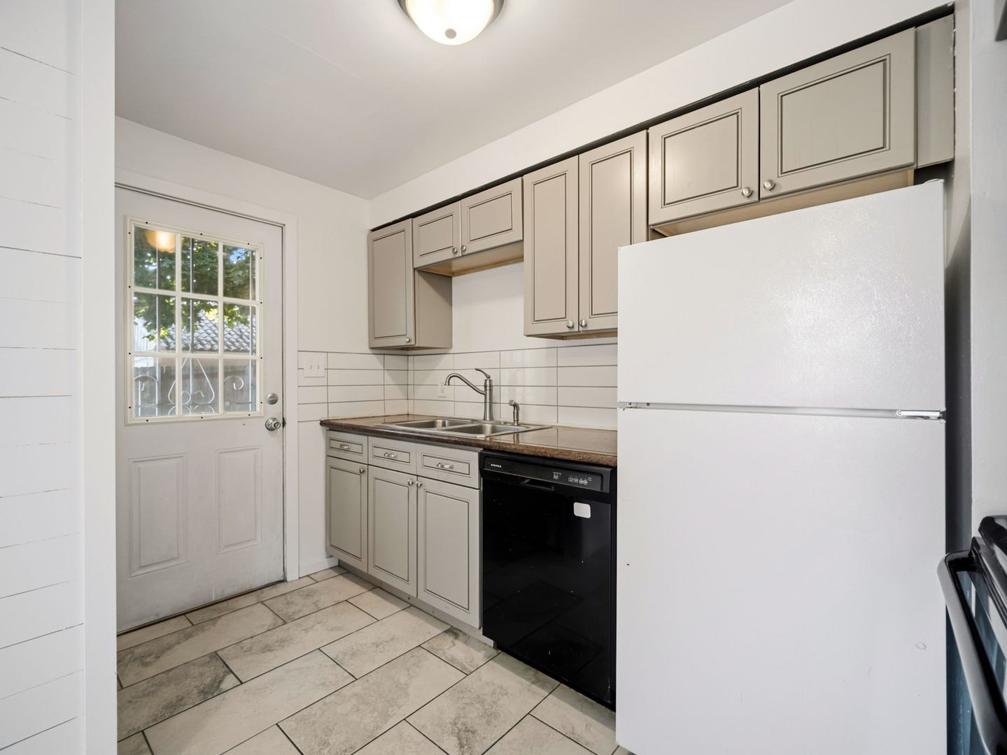 6011 N Braeburn Dr 11 of 12