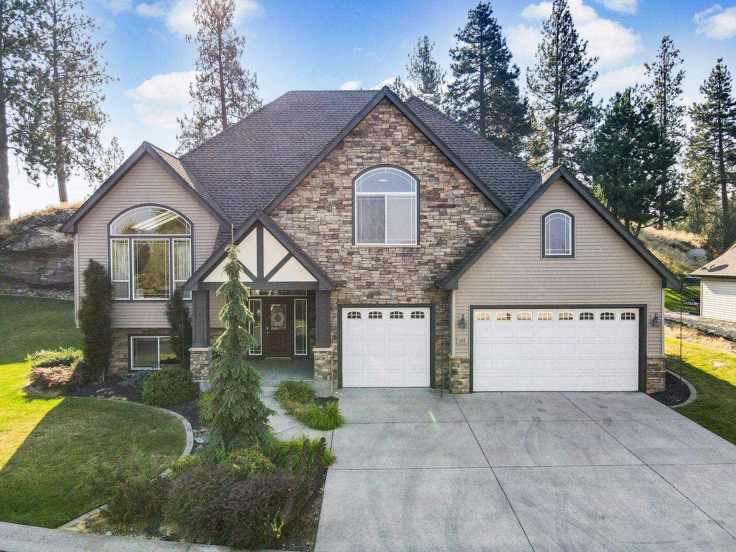 Spokane House: 305 S Shelley Lake