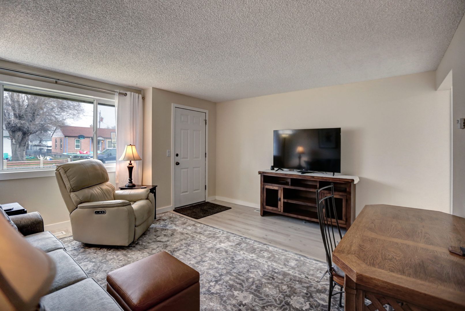 1206 E Heroy Ave 3 of 12
