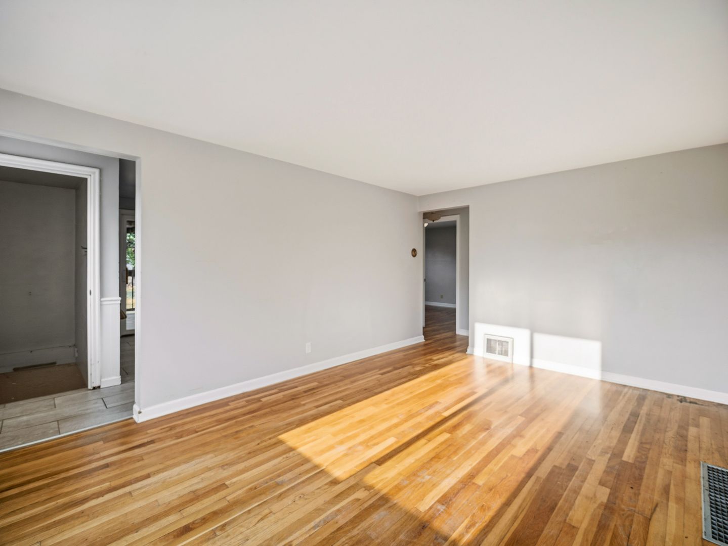 2716 W Everett 2 of 12