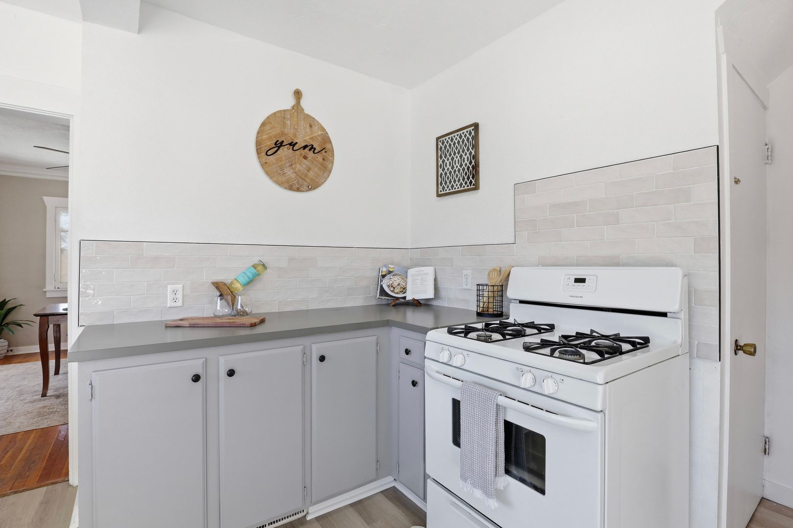 3402 W Kiernan Ave 11 of 12