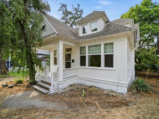 Charming 5-Bedroom Home with Fenced Yard in Spokane – photo 1