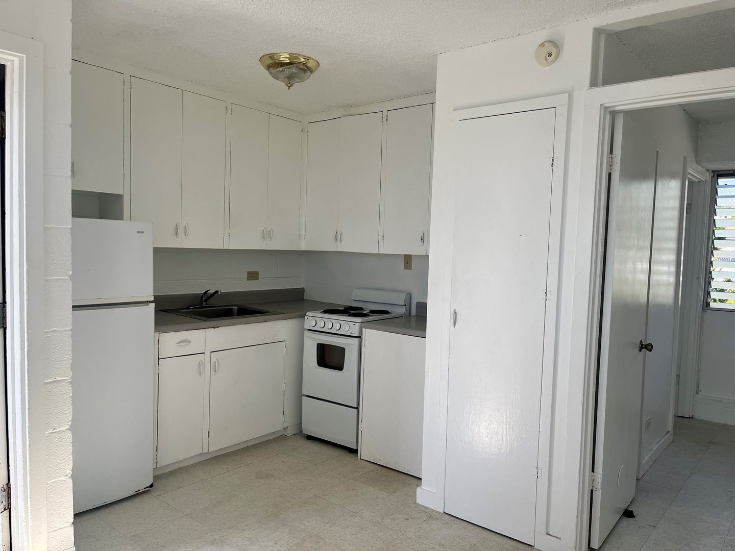 Honolulu Apartment: 2143 Kauhana Street