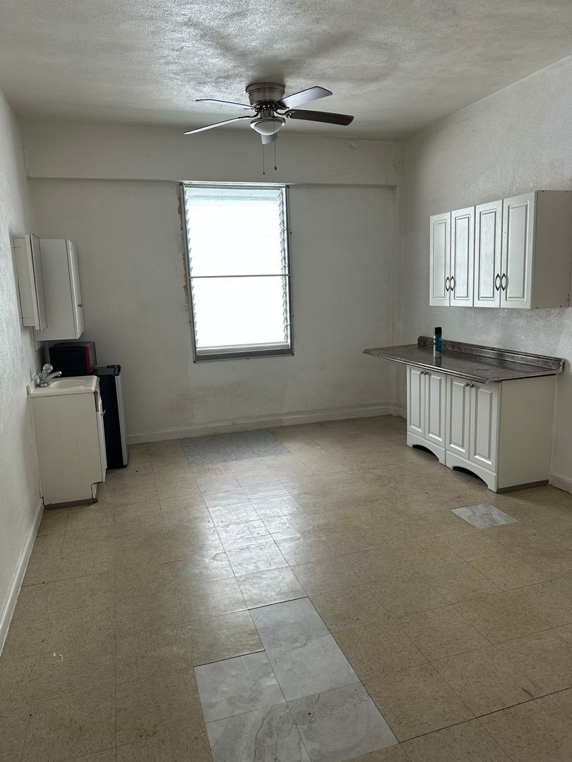 Honolulu Apartment: 3516 B Waialae Avenue