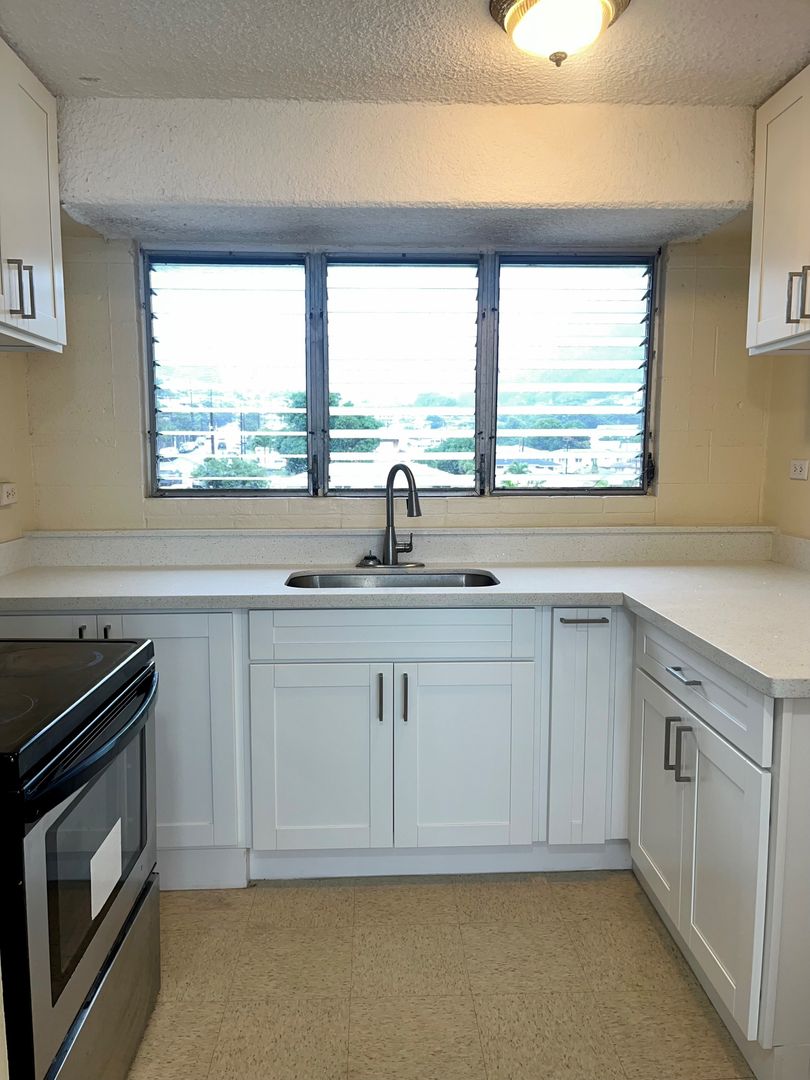 Honolulu Apartment: 2143 Kauhana Street