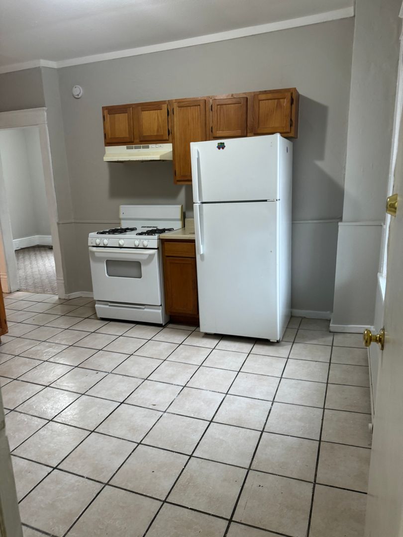 Kenosha Apartment: 2002 57th St.