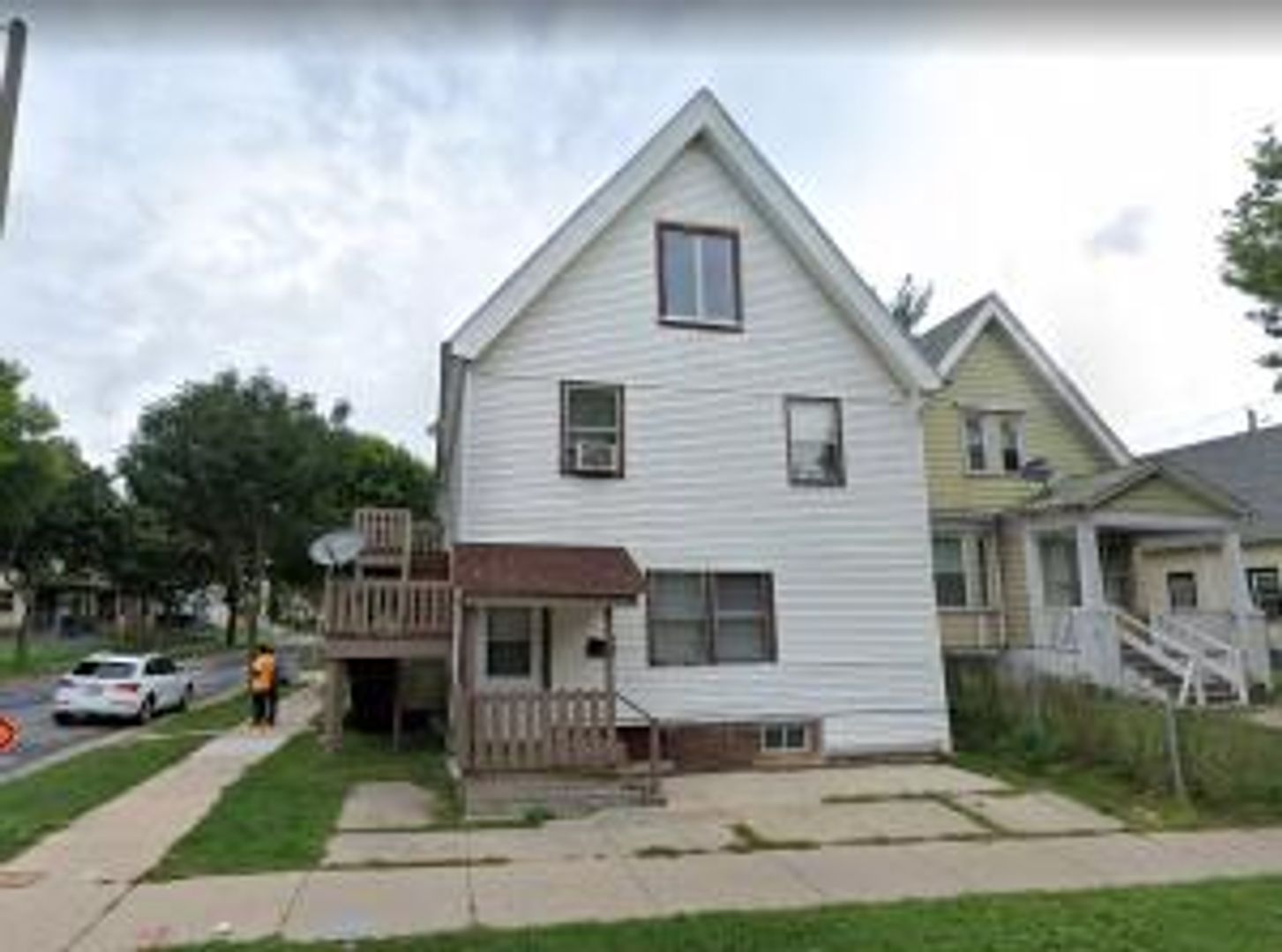 Milwaukee Apartment: 2534 W Chambers St. /3002-06 N 26th St.
