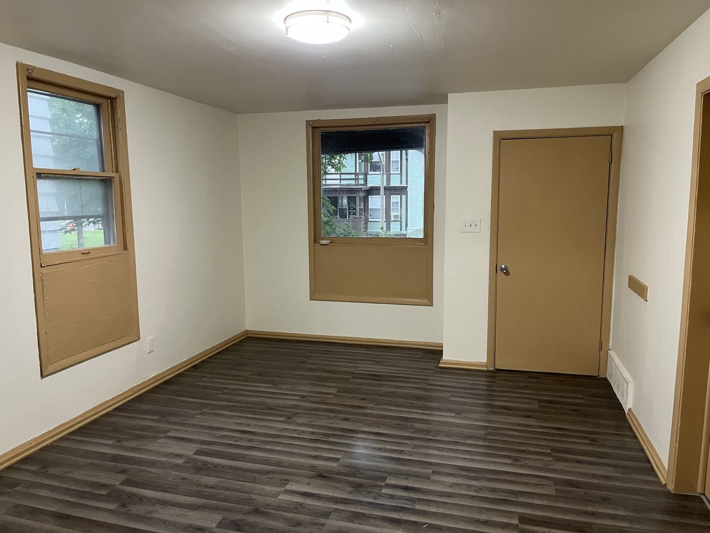 Milwaukee Apartment: 2818-2818A N 33rd St.