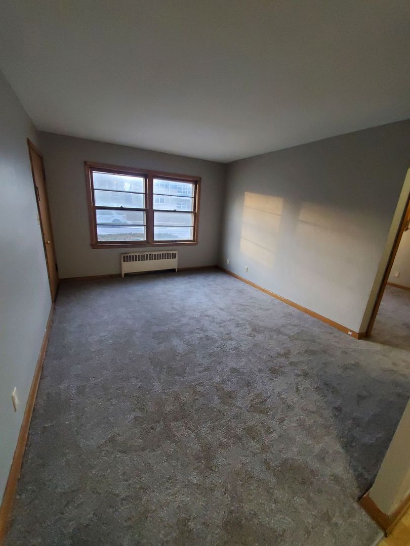 Milwaukee Apartment: 3130 S 48th St.