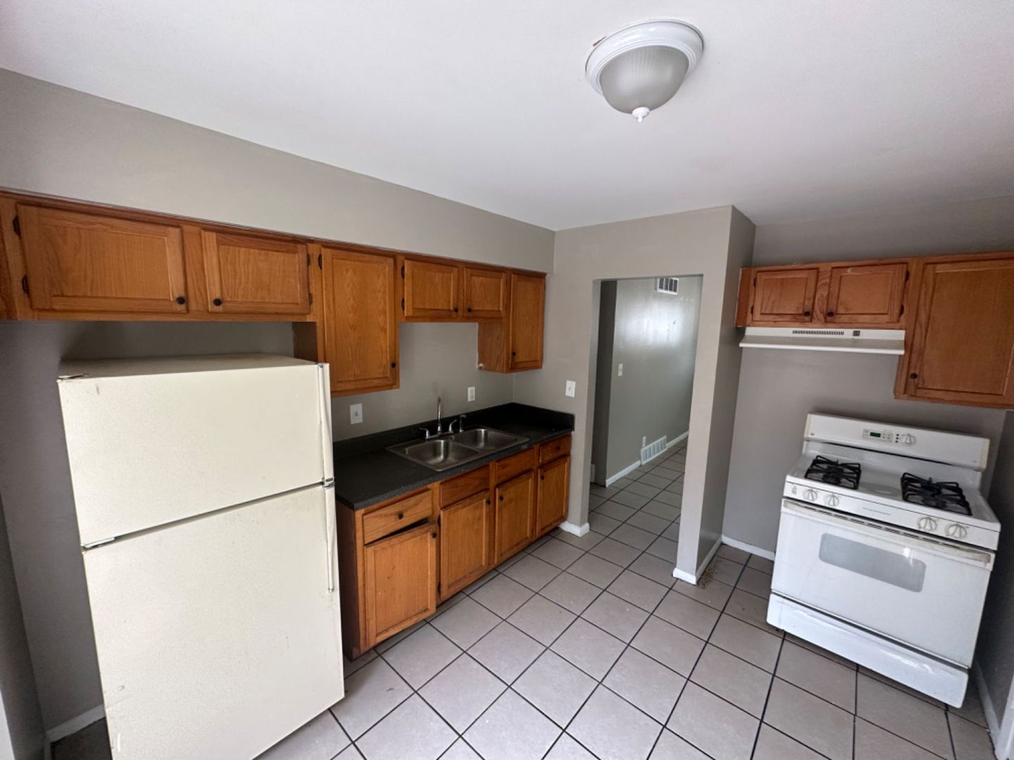 Milwaukee Apartment: 4759-61 N 46th St