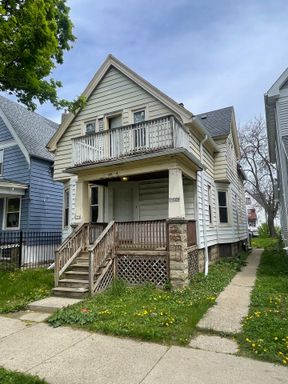 2 Bedroom Lower – photo 1