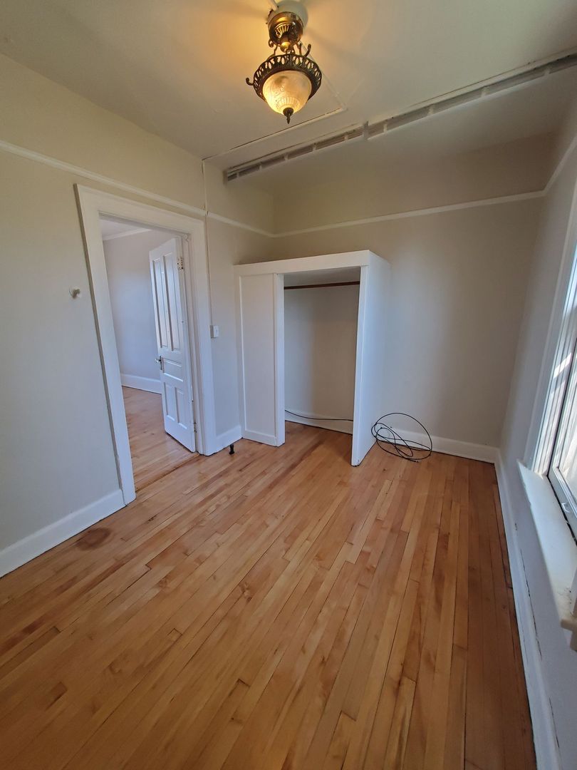 Milwaukee Apartment: 800 E Chambers St./3010 N Fratney St.