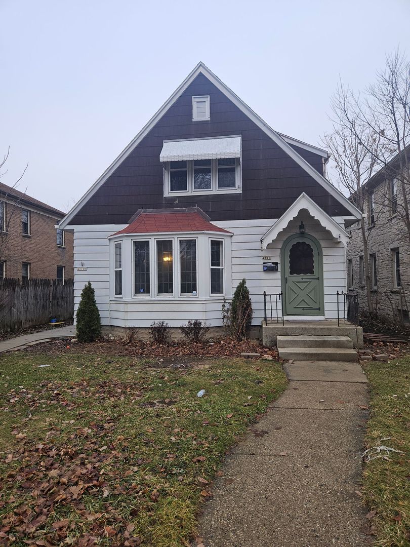 Milwaukee Apartment: 4110-4110A W Roosevelt Dr.