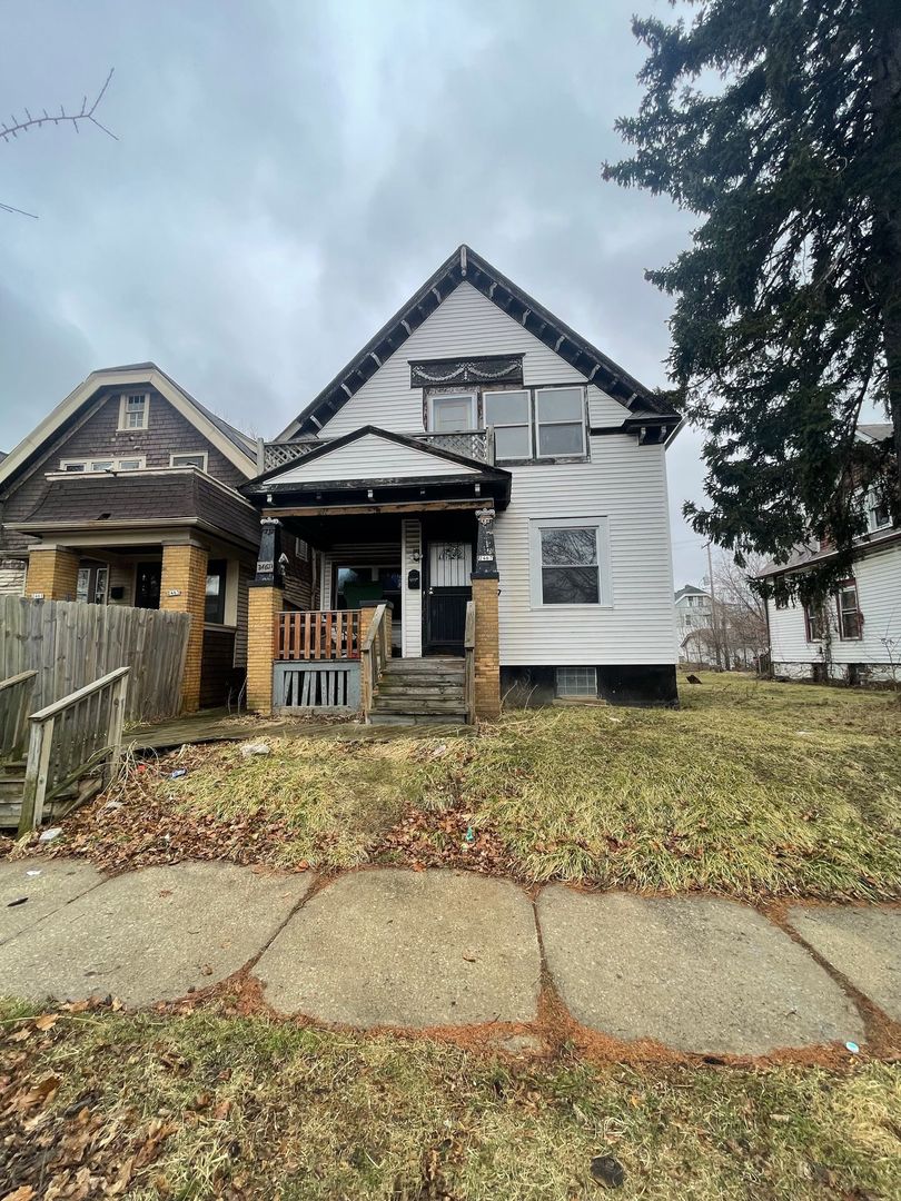 Milwaukee Apartment: 2467 N 49th St.