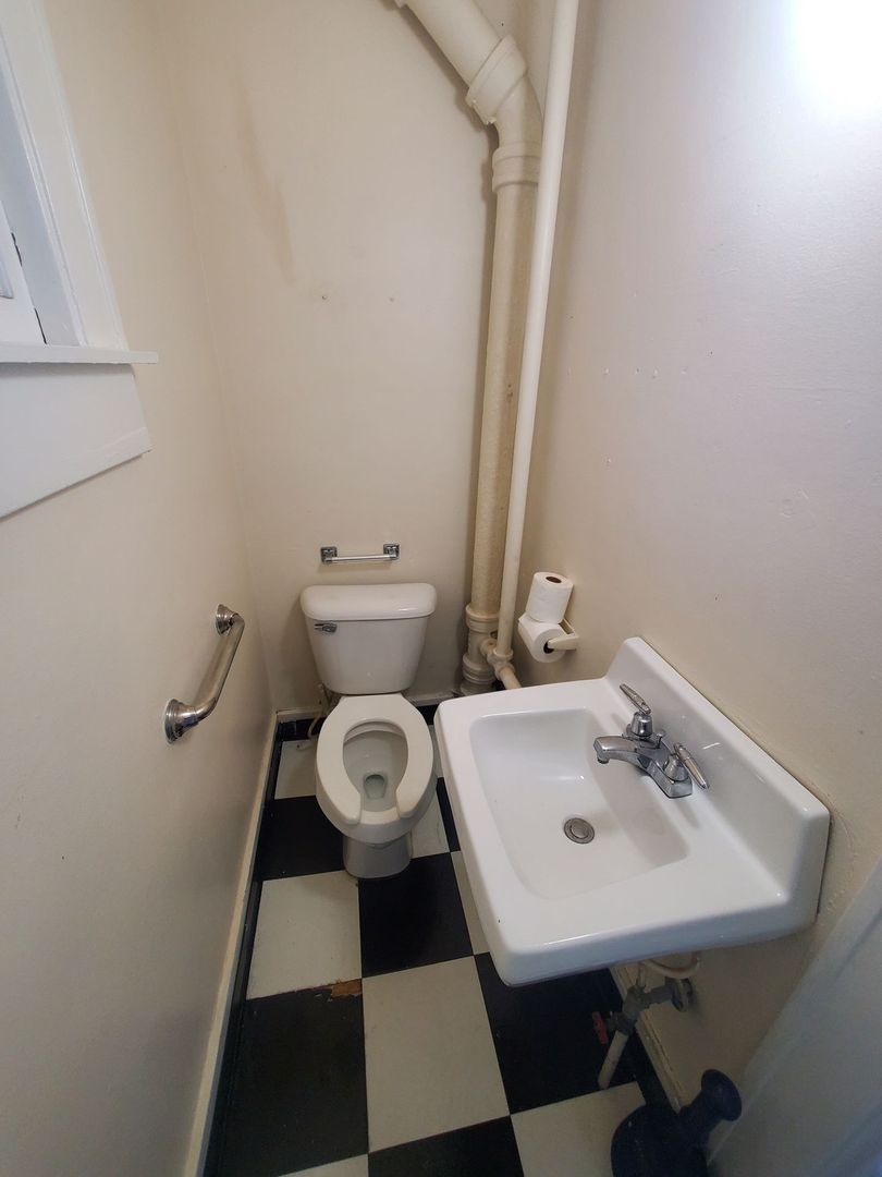 Racine Apartment: 920-924 Romayne Avenue