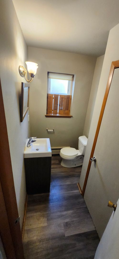 Milwaukee Apartment: 6813 W Hampton Ave