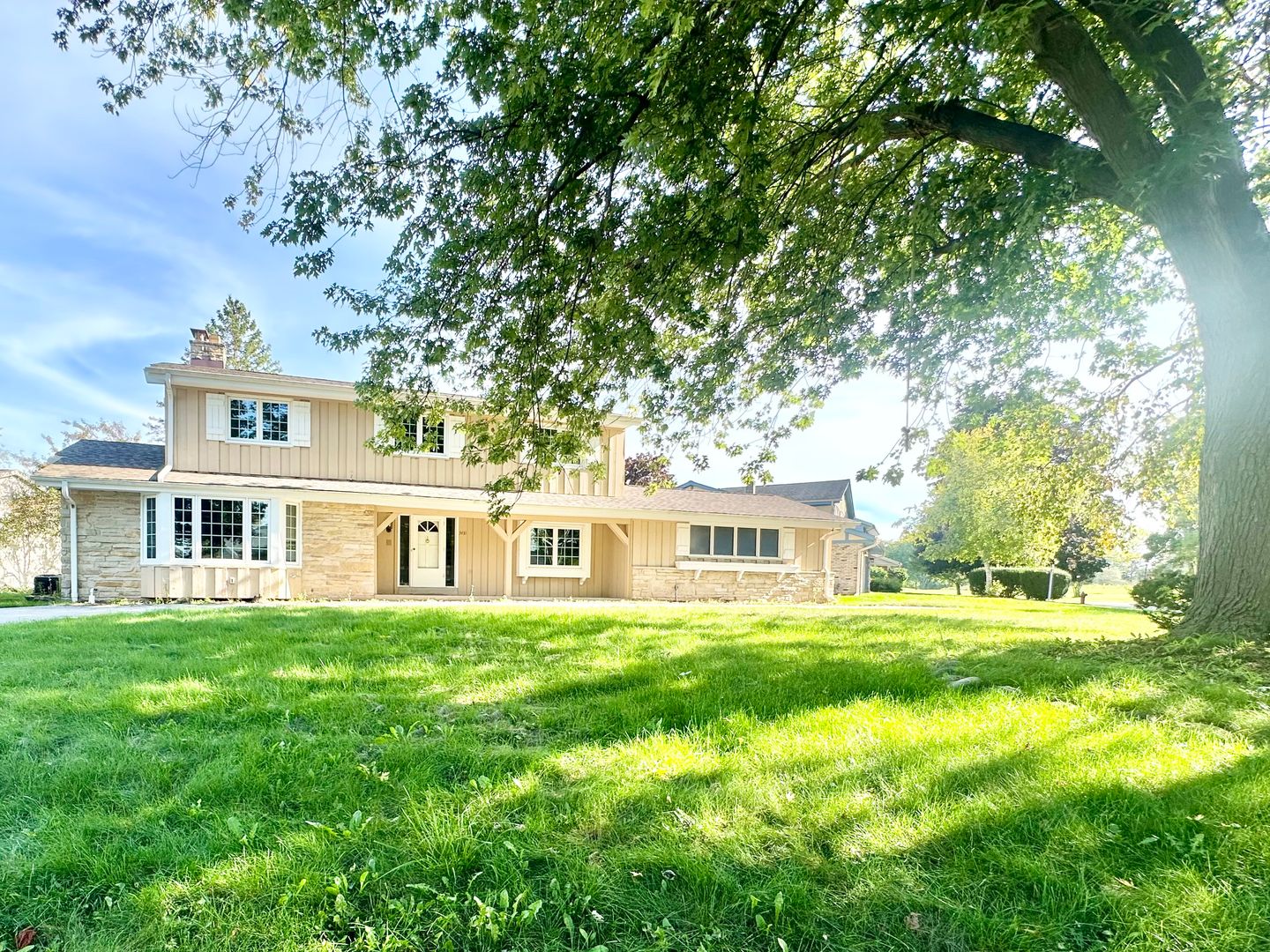 Mequon House: 3431 W Colette Ct