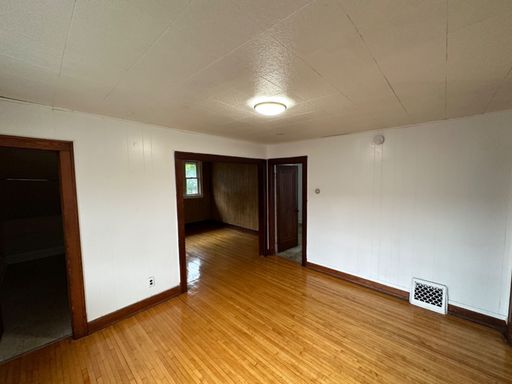 2 Bedroom Duplex - Upper - NEW RENOVATIONS – photo 1