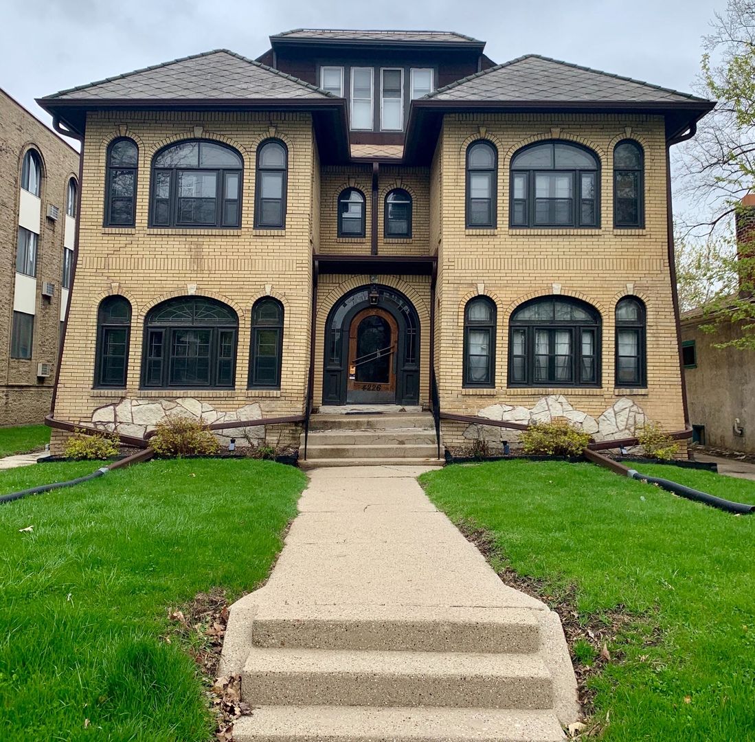 Milwaukee Apartment: 4226 W Highland Blvd