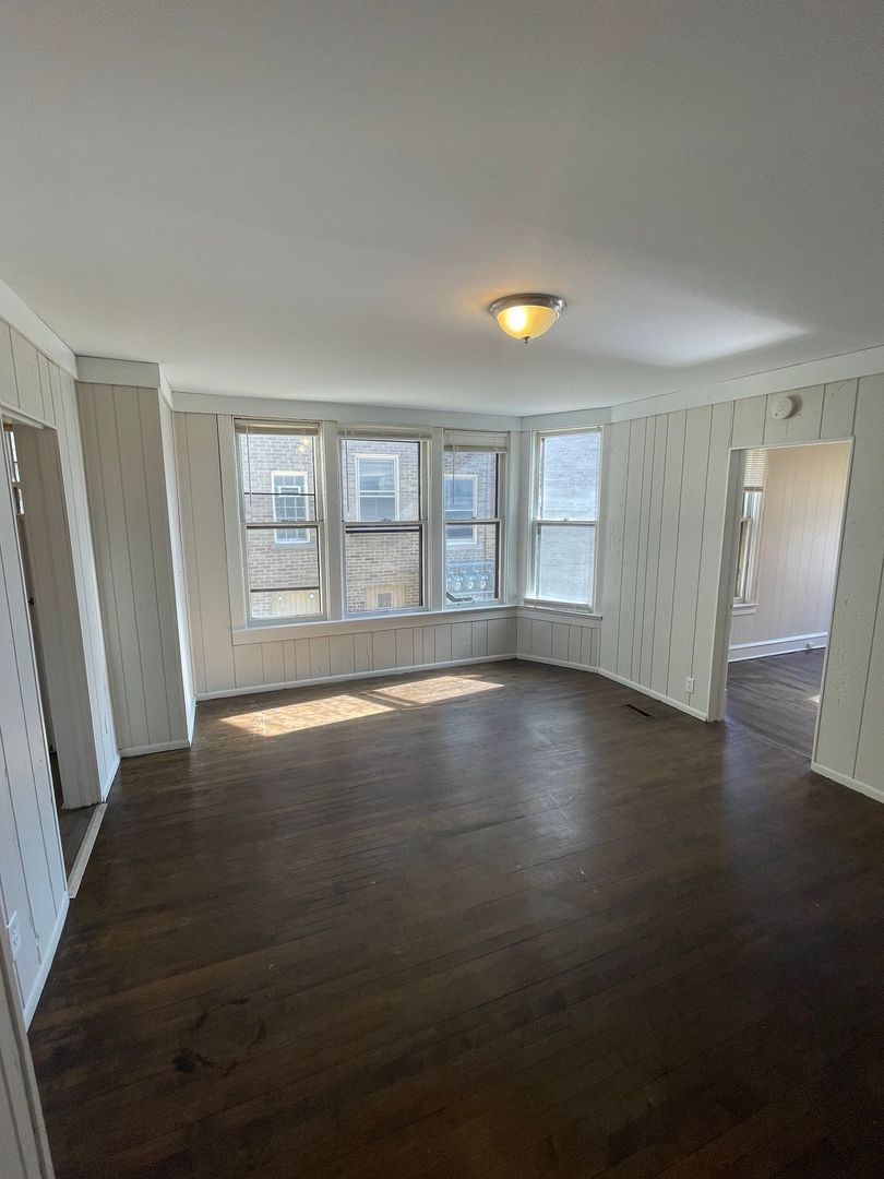 South Milwaukee Apartment: 919 Minnesota Ave.