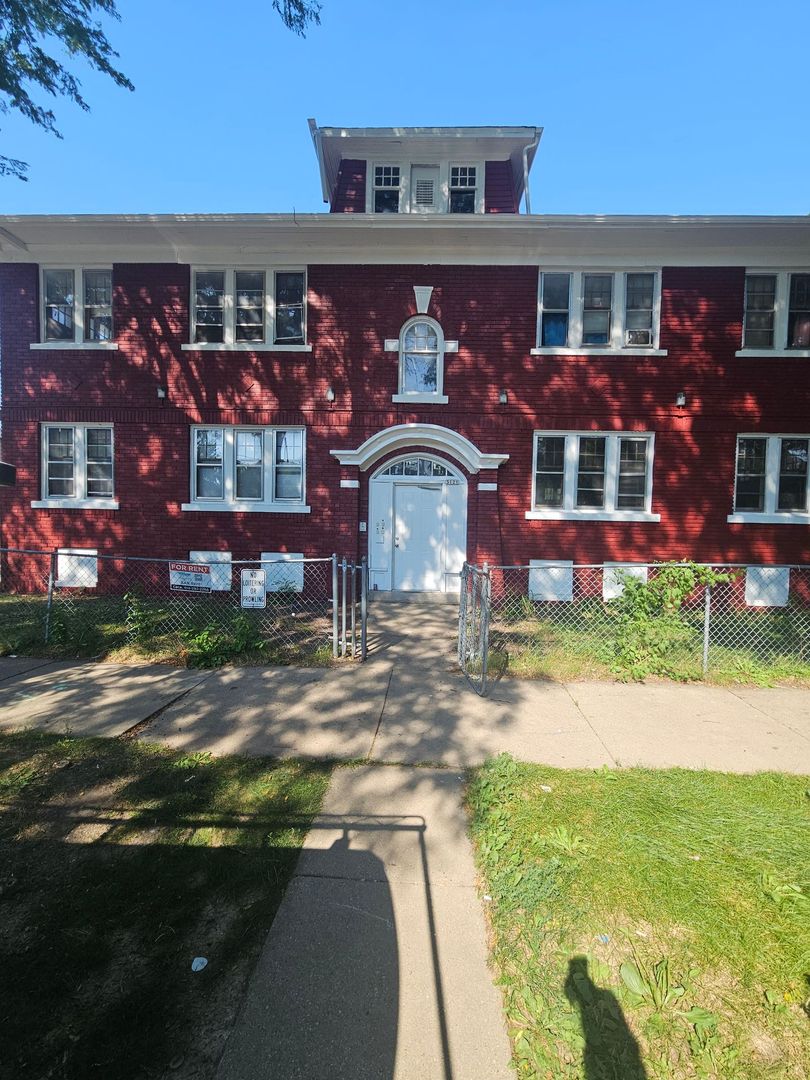 Milwaukee Apartment: 3121 N 39th St.