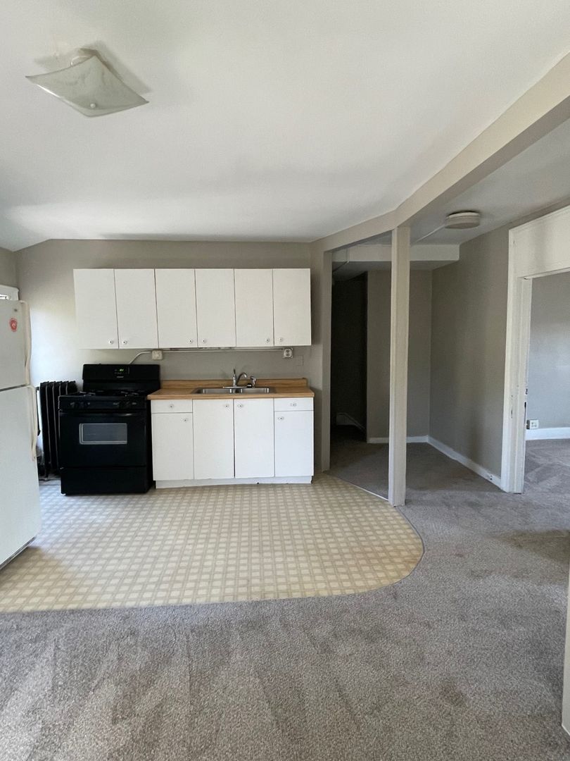 Waukesha Apartment: 316 Maple Ave 6 Unit