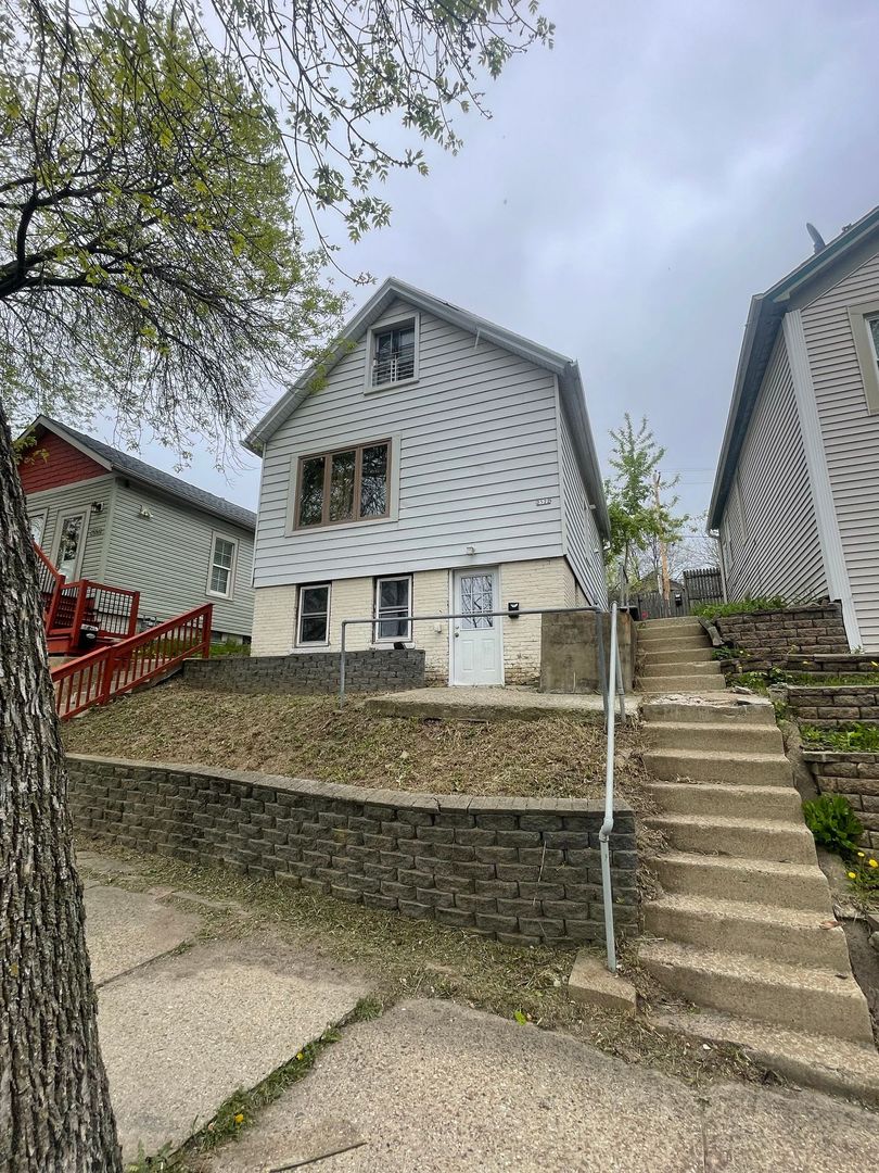 Milwaukee Apartment: 2572-2574 S Burrell St.