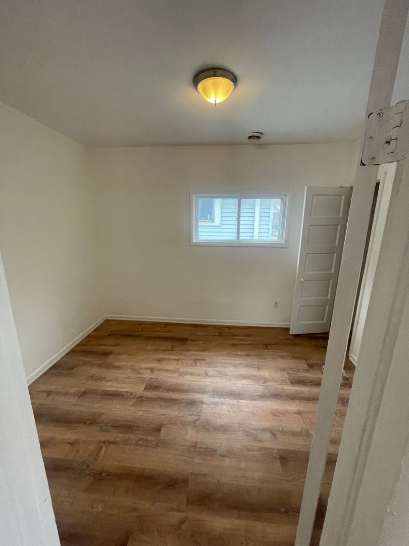 Milwaukee Apartment: 1747 S 25th St.